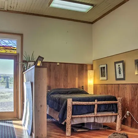 Converted Historic Schoolhouse With Hot Tub And Views!